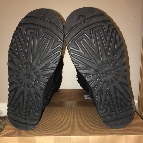 UGG Bailey Button Triplet Genuine Shearling Boot - Picture 7 of 8